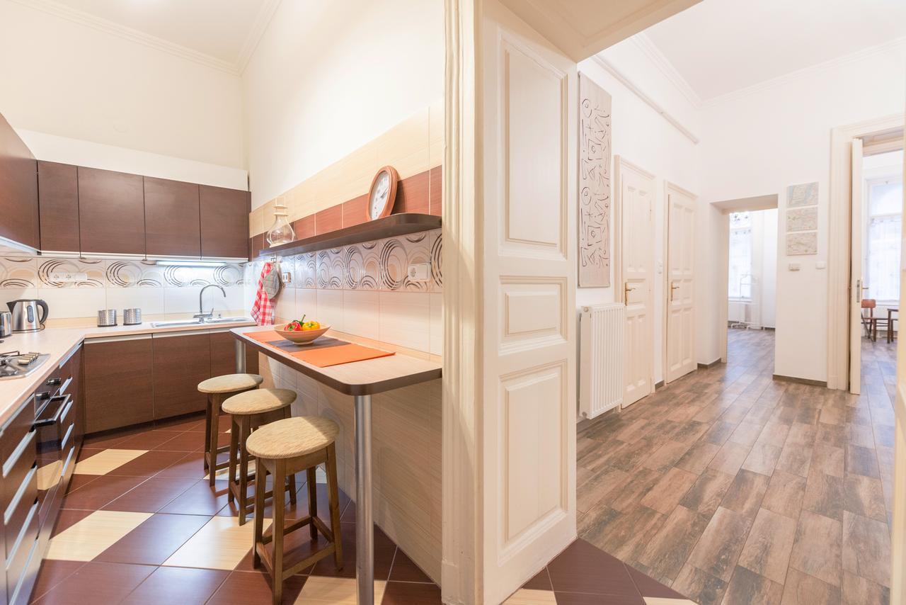 Family And Friends Apartment Будапеща Екстериор снимка