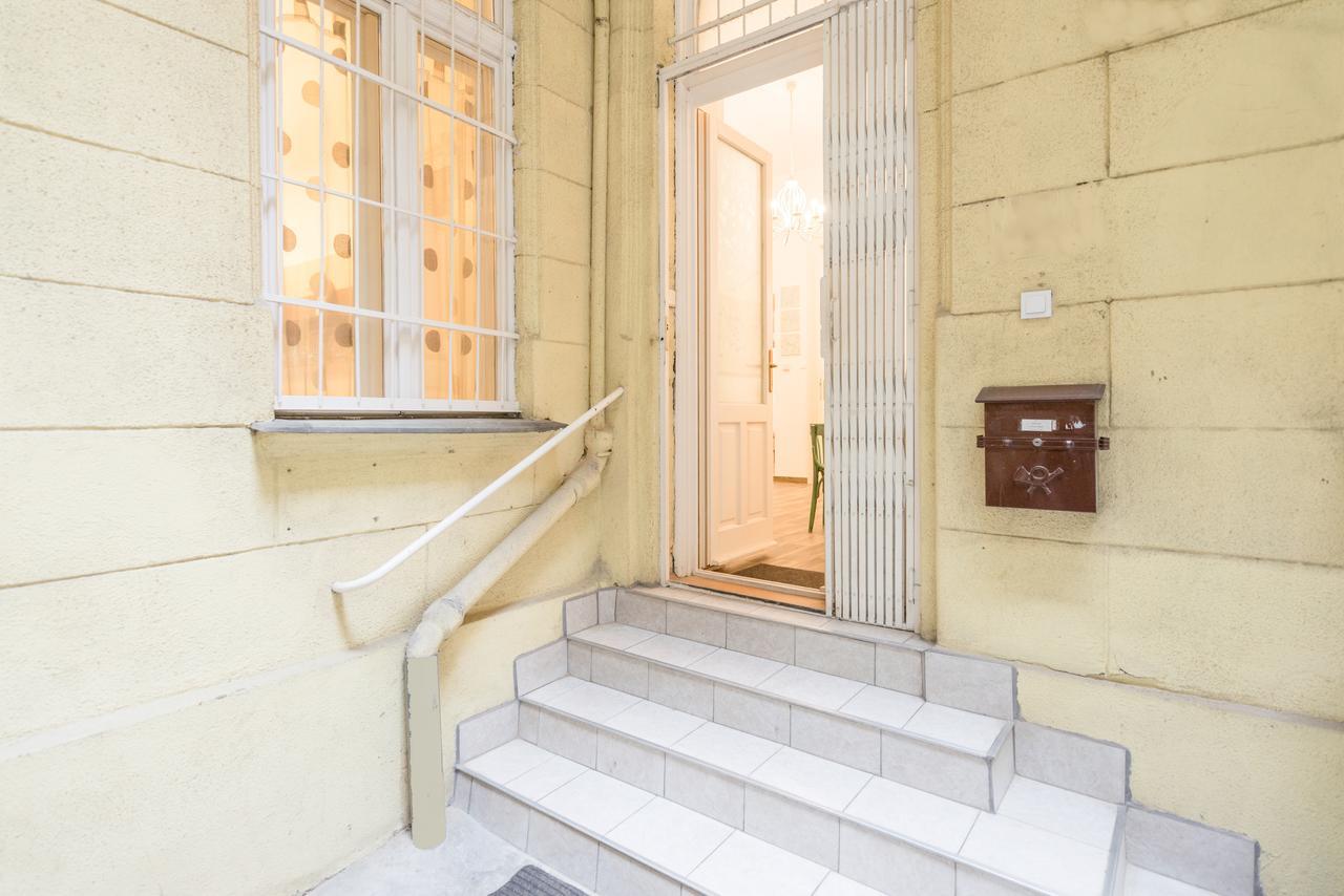 Family And Friends Apartment Будапеща Екстериор снимка