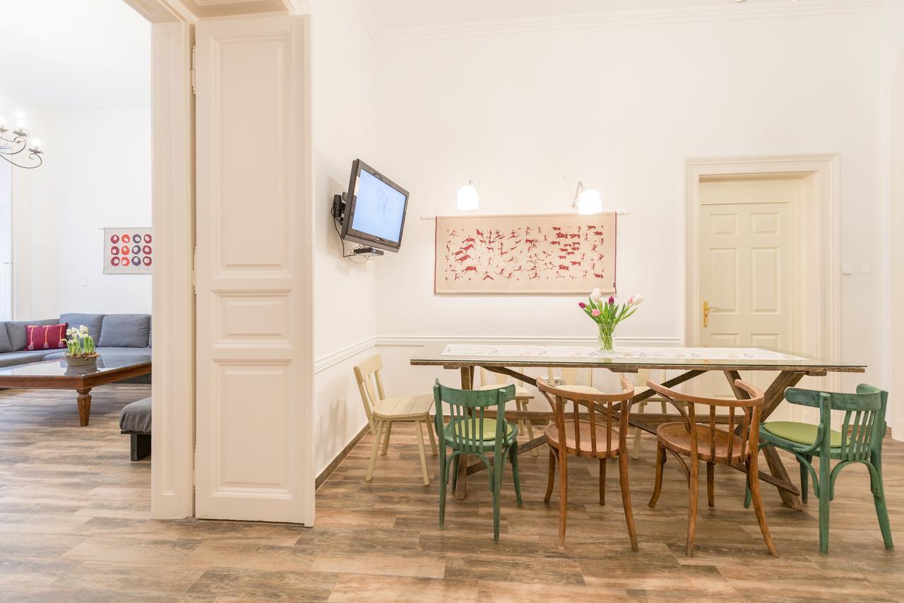 Family And Friends Apartment Будапеща Екстериор снимка