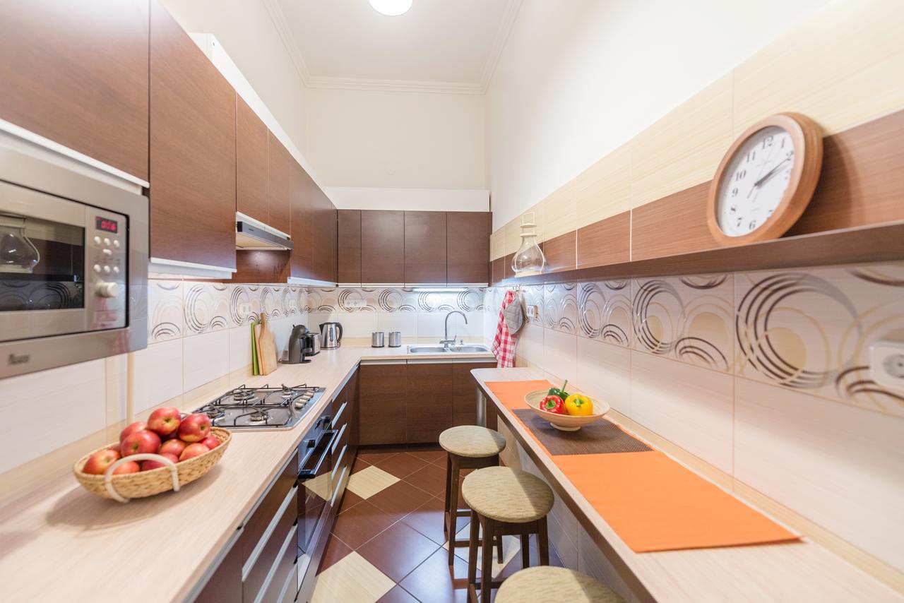 Family And Friends Apartment Будапеща Екстериор снимка