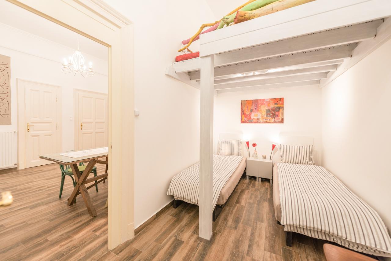 Family And Friends Apartment Будапеща Екстериор снимка